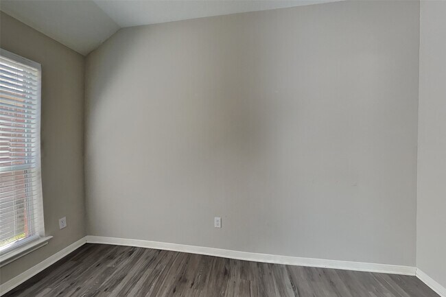 Photo - 20502 Upper Green St