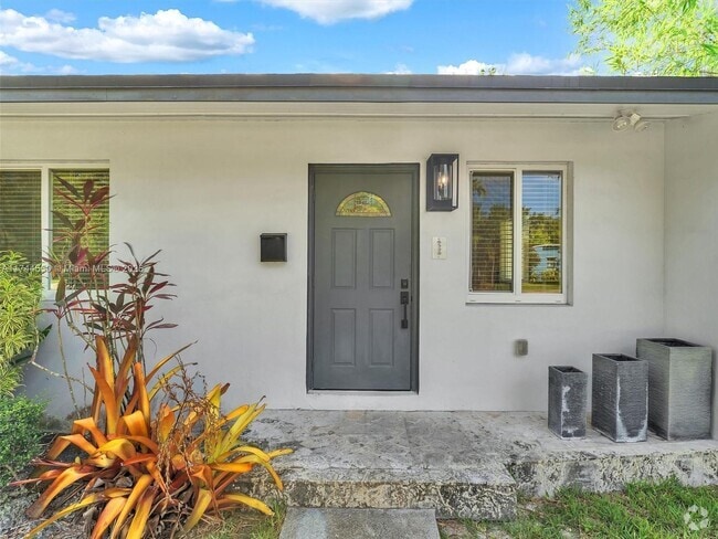 Building Photo - 6520 SW 63rd Ct Rental