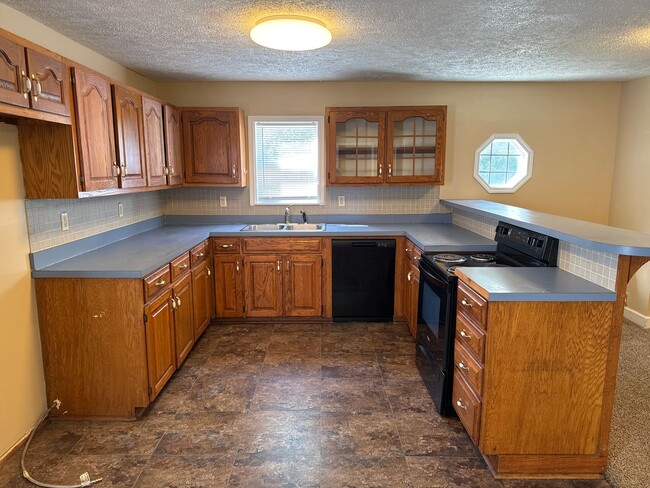 Photo - 3 Bedroom 2 Bath in Republic!  $1195