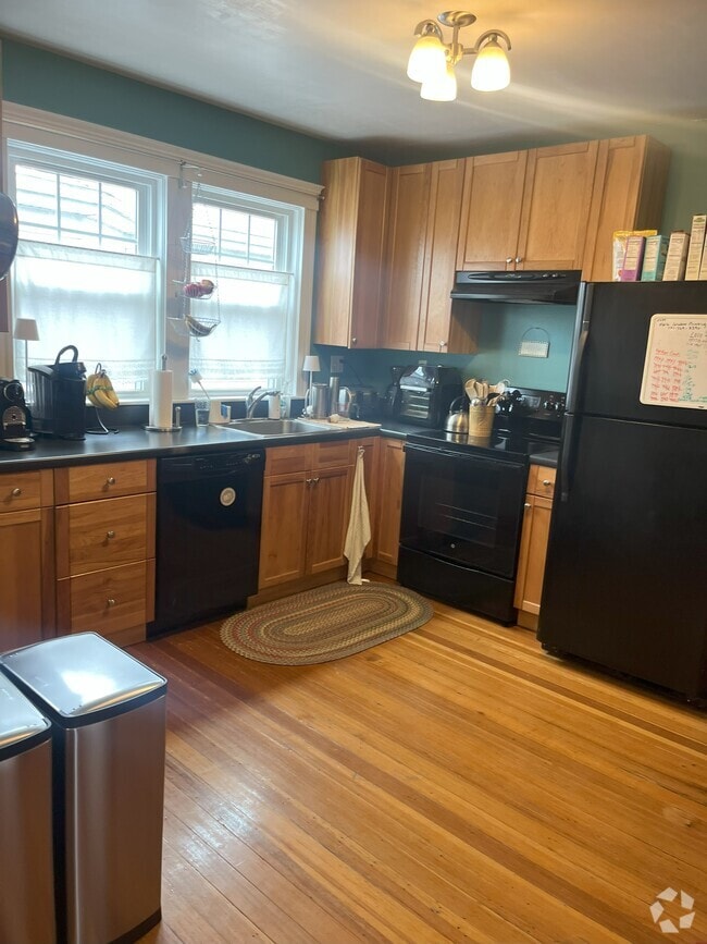 Building Photo - 27 Rose St Unit 3BR Deleaded Union Square Rental