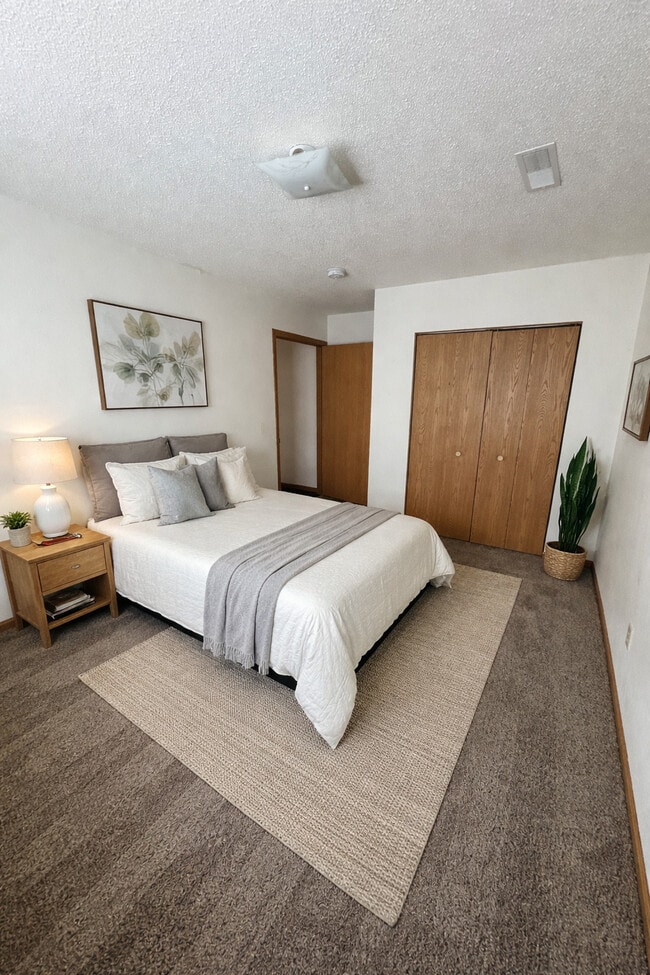 Bedroom - Valleyside Townhomes