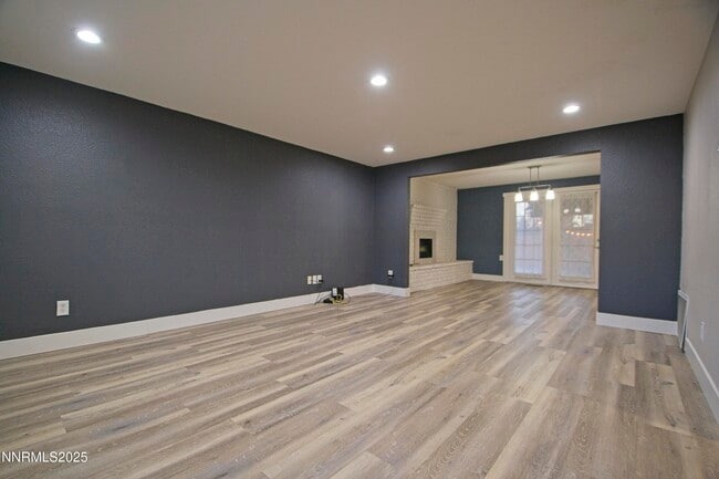 Photo - 489 Penny Way