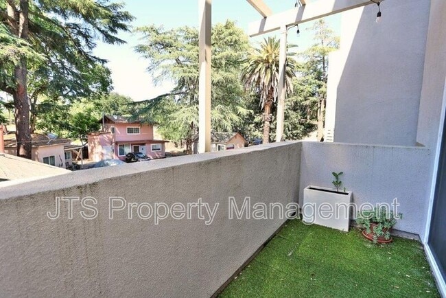 Photo - 396 Midstream Ln