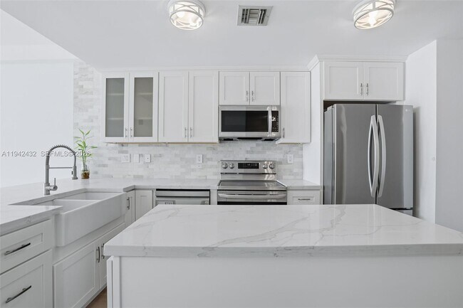 Photo - 6580 Indian Creek Dr Unit 304