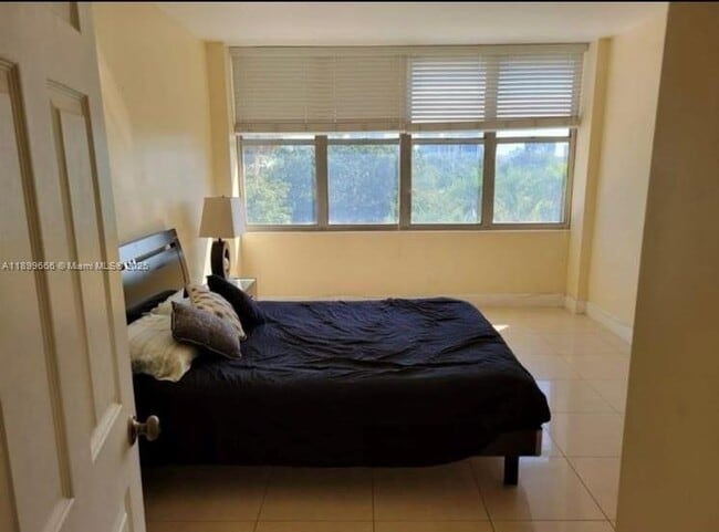Photo - 7441 Wayne Ave Unidad 3O