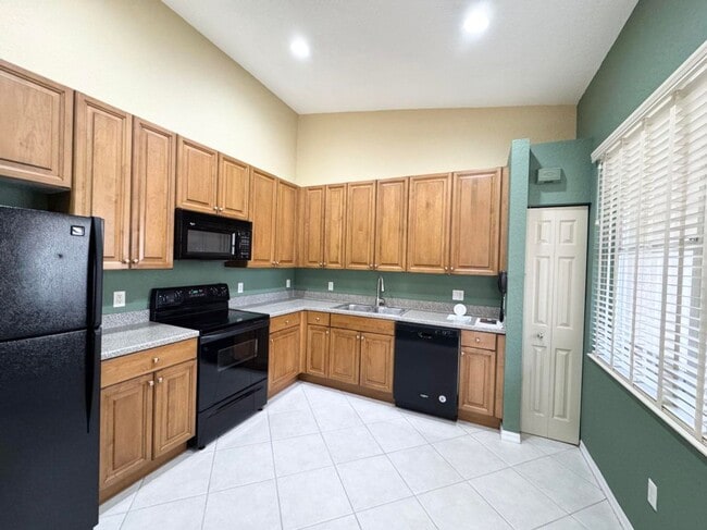 Building Photo - 8654 Lineyard Cay Rental