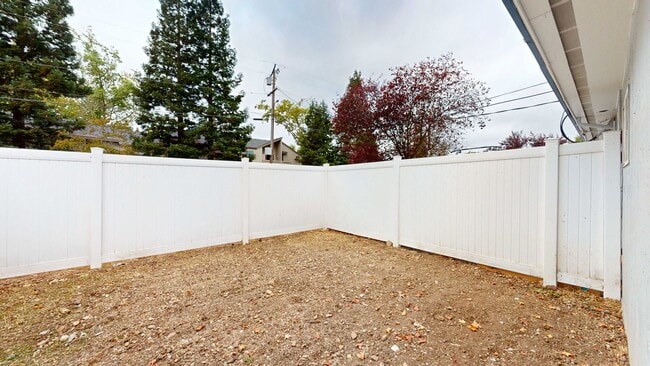 Building Photo - 15439 Marty Dr Unit 39