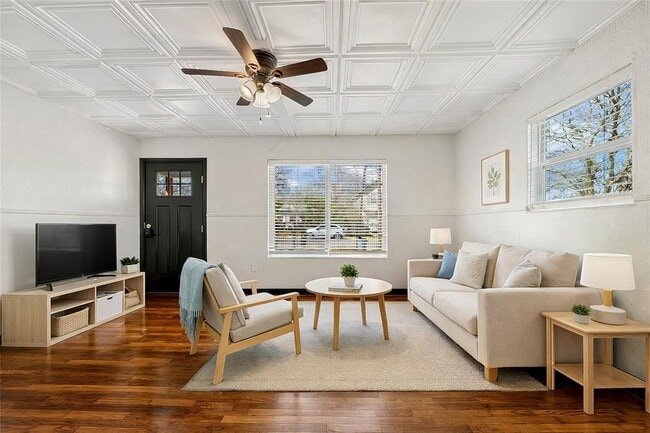 Photo - 6915 Providence Ave