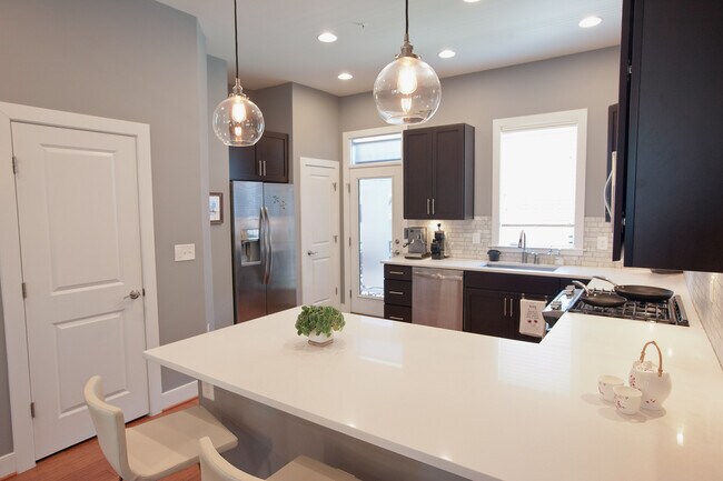 Photo - 2103 Richmond Hwy