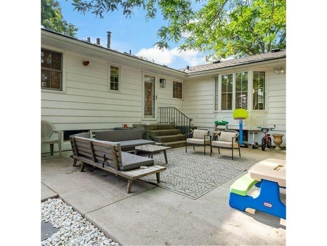 Photo - 4520 Vandervork Ave