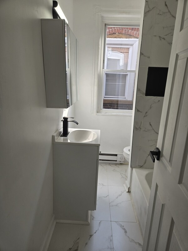 Photo - 6330 Regent St