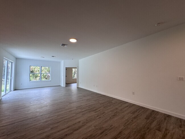 Photo - 1223 Koltenborn Rd