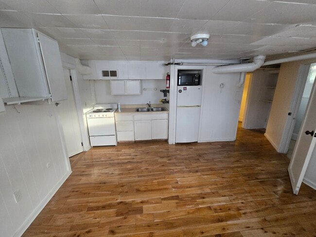 Photo - 403-407 College Street