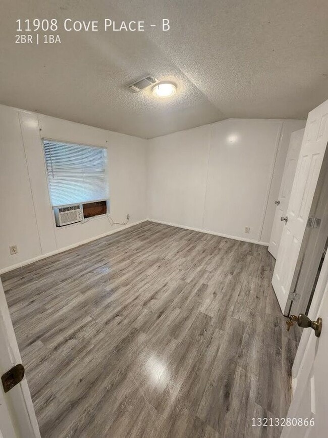 Building Photo - 11908 Cove Pl Unit B