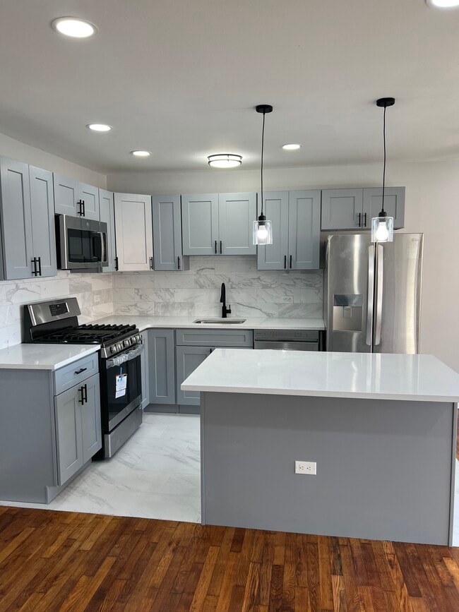 Building Photo - 924 Stuyvesant Ave Unit P1