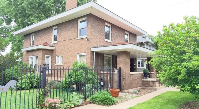 Building Photo - ALL UTILITIES INCLUDED...Trendy 1 Bedroom Apartment Downtown Lafayette Unit #1