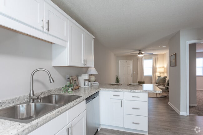 2BR, 1BA - 763SF - Kitchen