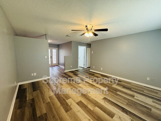 Photo - 5021 Burlington Ave N