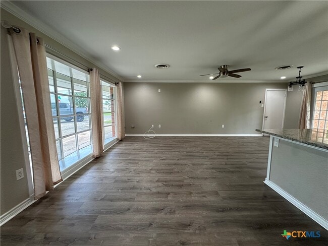 Photo - 1302 Canary Ln