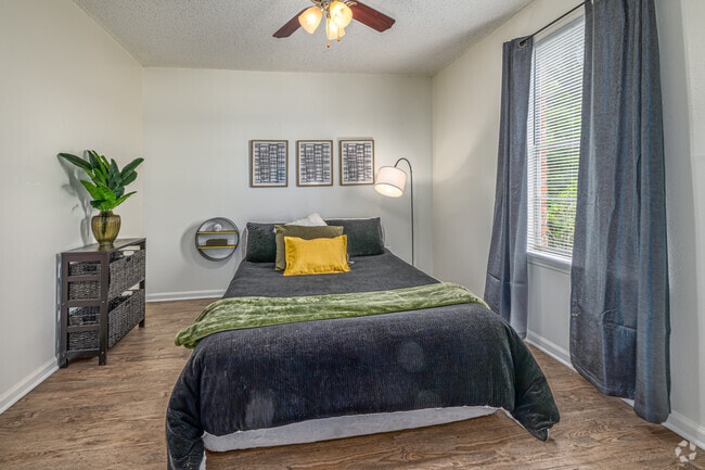 1BR, 1BA - 500SF - Bedroom