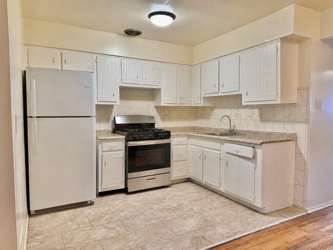Photo - 1958 Burke Ave Unidad FL 2