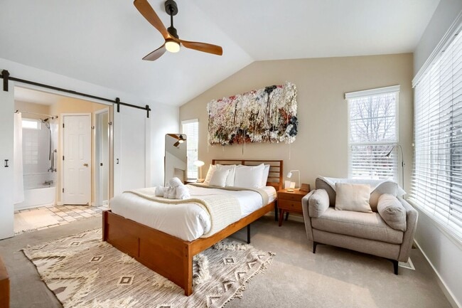 Photo - 2 BDR Gorgeous Updated Townhome with Huge Garden