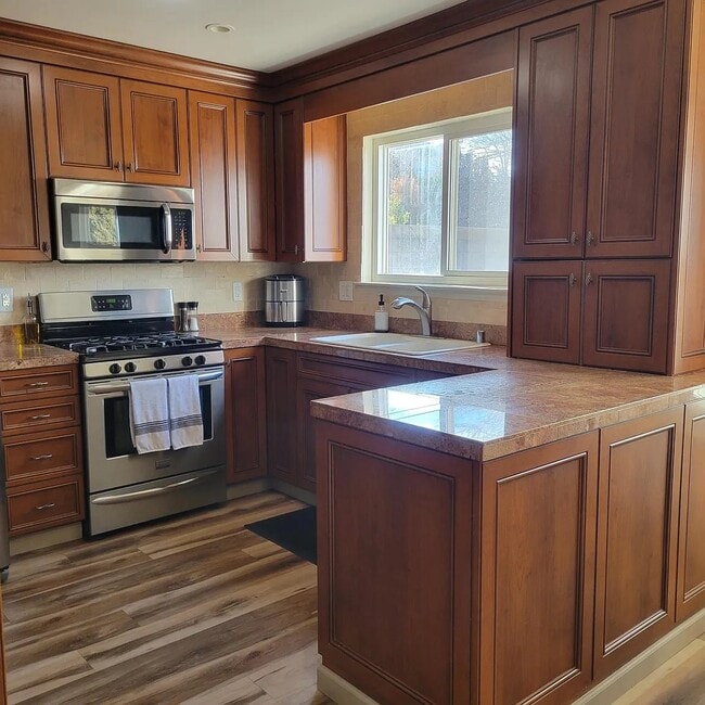 2127 Ave De Las Alturas