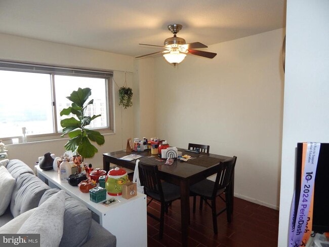 Photo - 2101 Chestnut St Unit 1717