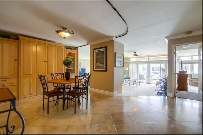 Photo - 187 Kingston Ct W