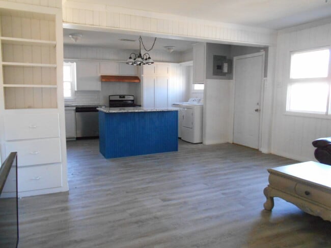 Photo - 2614 31st St