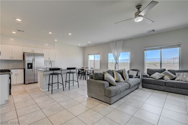 386 Larksong Ave