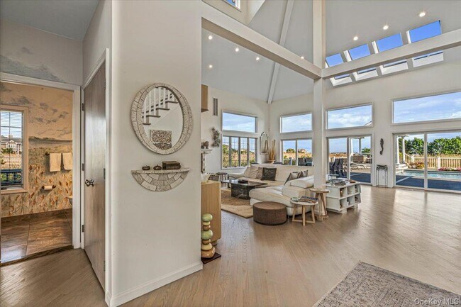 13 Bay Meadow Ln