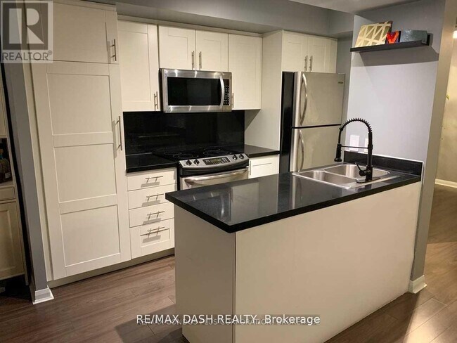 Photo - 18 Beverley St Unit 413