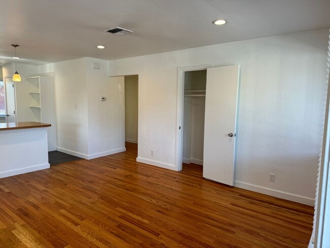 Photo - 326 Stewart St Unidad 100