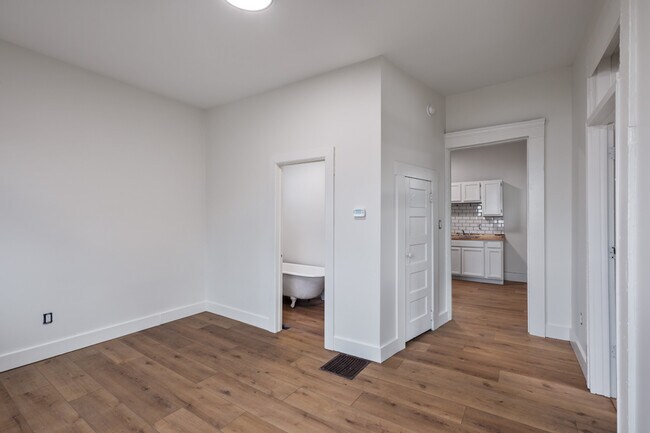 Photo - 332 E 9th St Unit 1