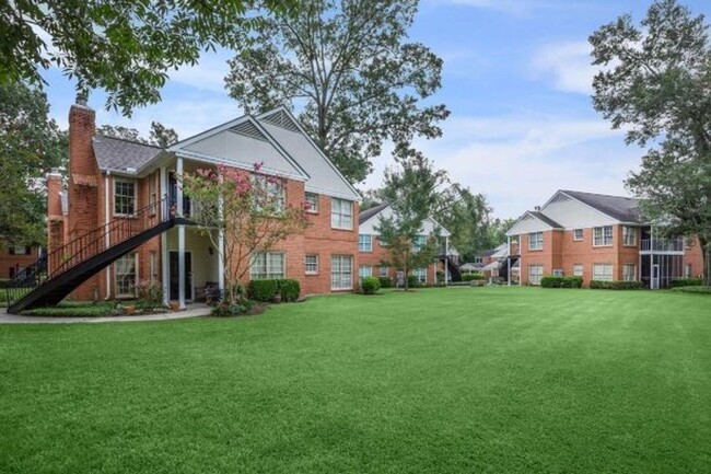 Building Photo - Heart of Baton Rouge-Spacious 2-bedroom,2-... Unit 13B Rental