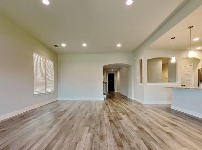 Photo - 3610 Thunian Pass