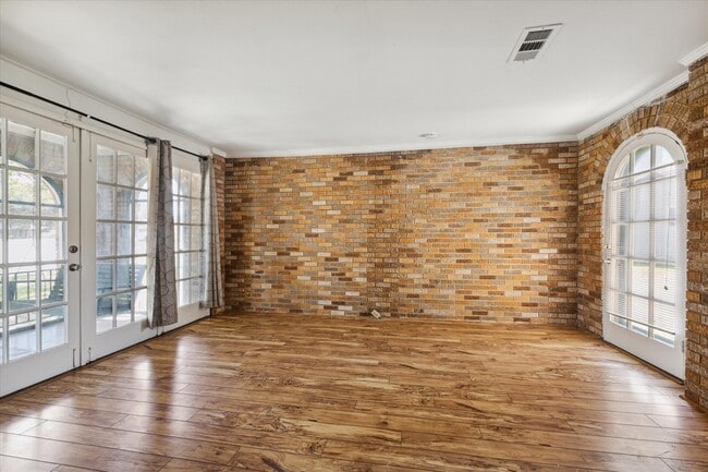 Photo - 703 E Main St