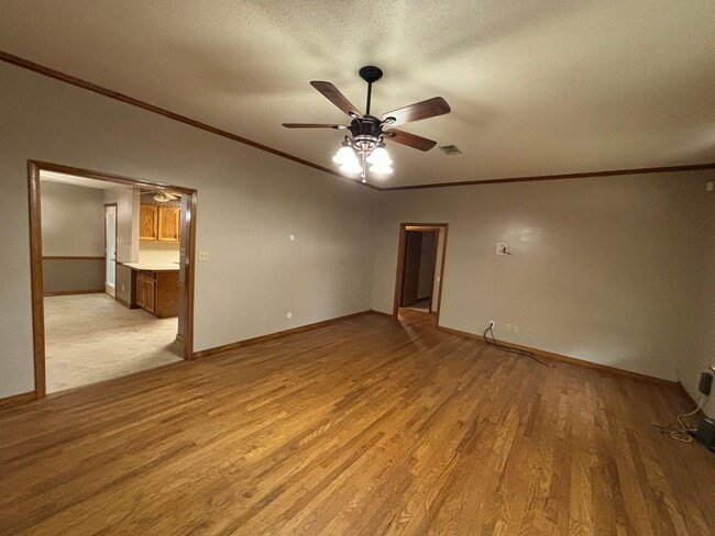 Photo - Welcome to your dream home in the heart of Russellville, AR.