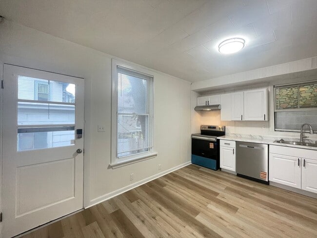 Photo - 475 Wilson St