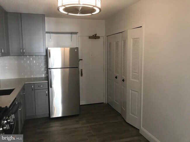 Photo - 3705 S George Mason Dr Unit 1903S
