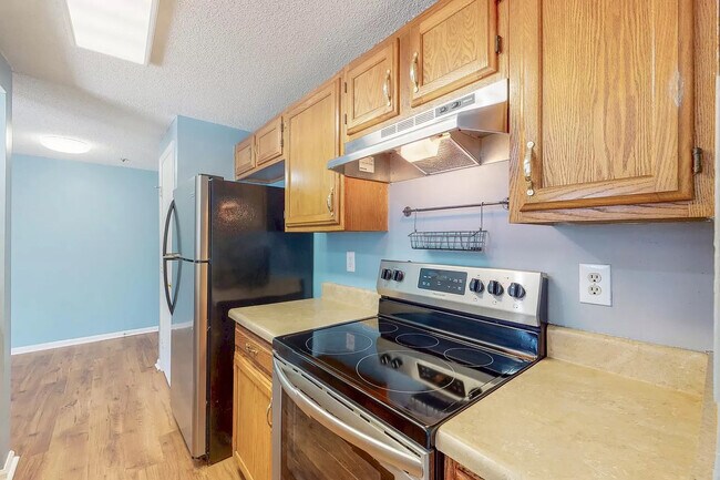 Room in Condo on Arlyn Cir