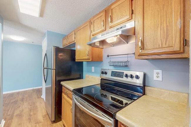 Photo - Room in Condo on Arlyn Cir