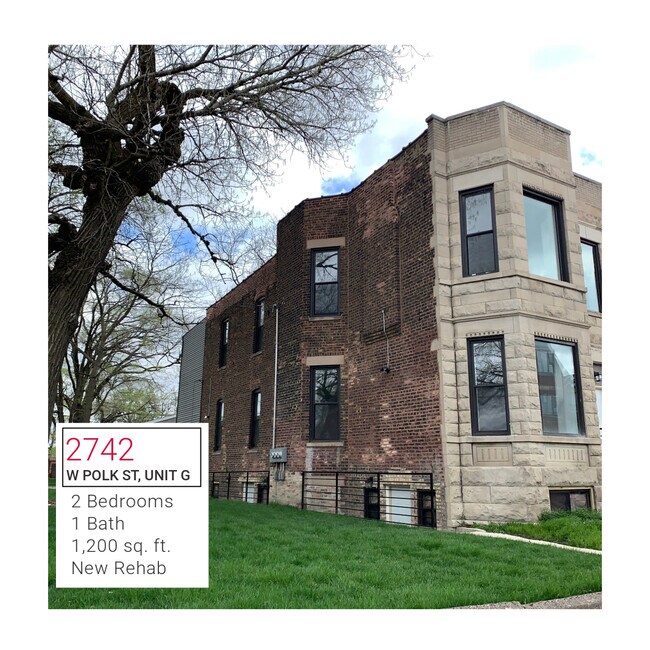Front Exterior - 2742 W Polk St Unidad G