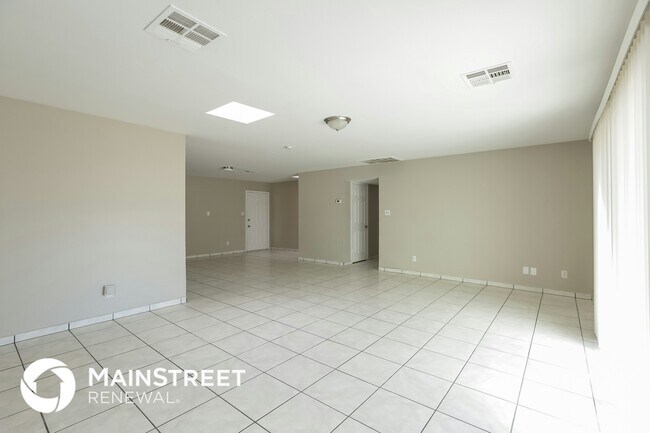 Photo - 2932 N 46th Ave