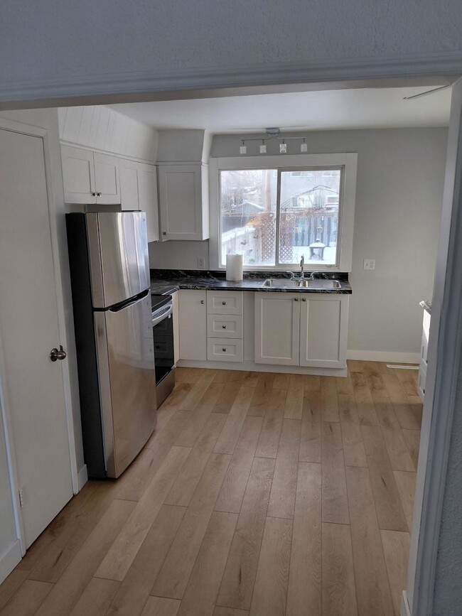 Photo - 3 bedroom in Regina SK S4R 4Y6