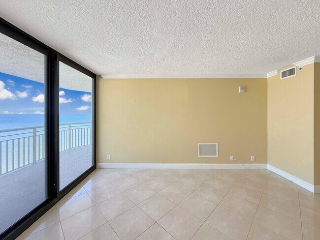 Photo - 3000 N Ocean Dr Unidad 32-B