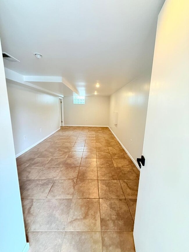 Photo - Spacious 3-Bedroom 1.5 - bathroom Home for Rent