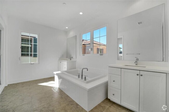 Building Photo - 109 Dolci Rental