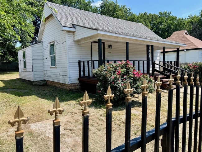 Photo - 1023 E Haskell St